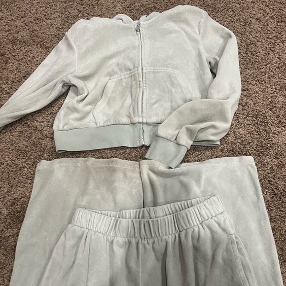 Matching set - Picture 2 of 2